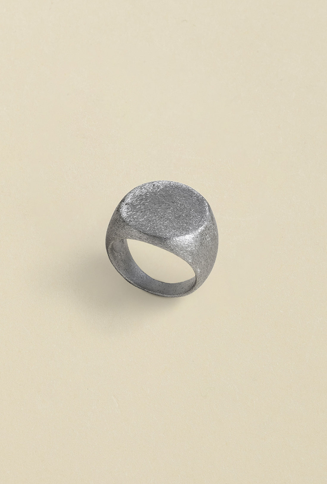 "Rima Original SIGNET Round" - Silver Ring