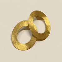 Orecchini Ovali in argento 925 placcati oro
Misure: 
-Diametro ovale: 3 cm X 3,8 cm
-Spessore Linee: 0,7 cm
