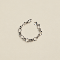 Bracciale a Catena di RIMA con placcatura in oro bianco creando un effetto lucente.